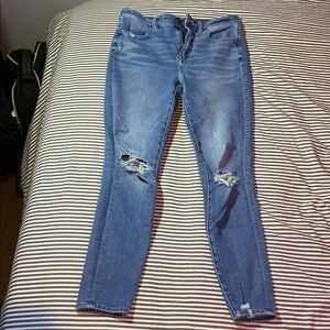 Women's American eagle Distressed Jeans size 6